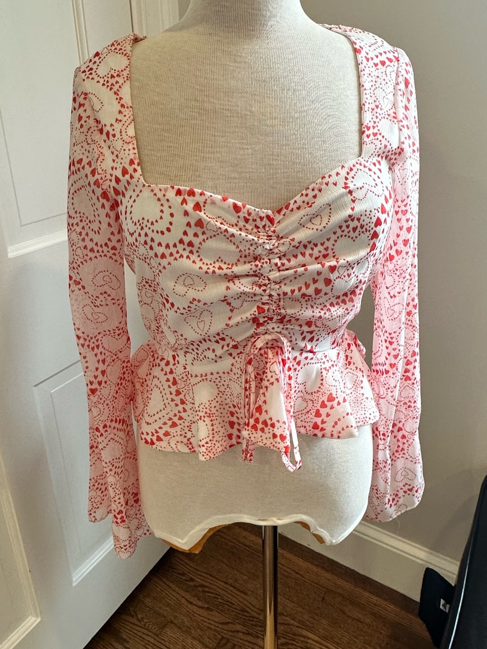 NWT BCBGeneration Women’s Heart Print Ruched Peplum Blouse Shirt Size Small